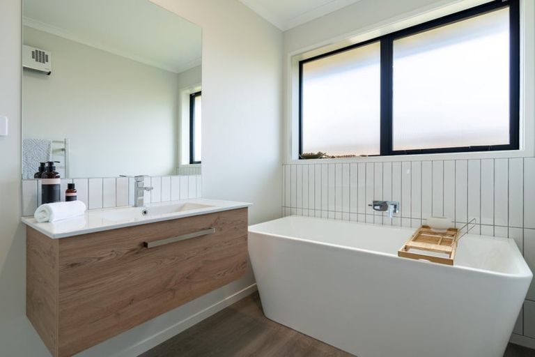 Photo of property in 46 Kohekohe Drive, Owhata, Rotorua, 3010