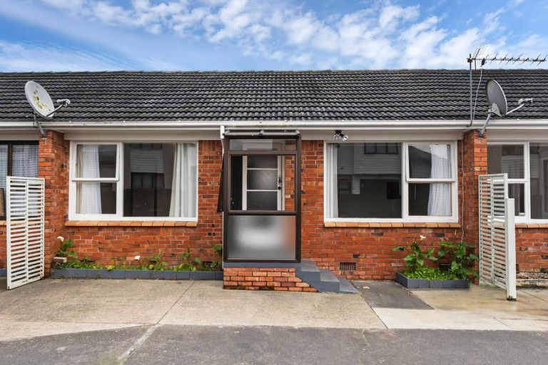 Photo of property in 2/19 Motatau Road, Papatoetoe, Auckland, 2025