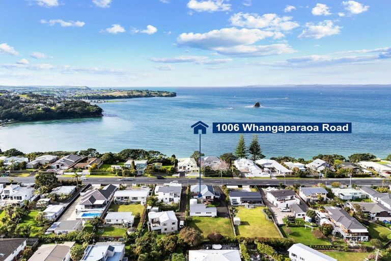 Photo of property in 1006 Whangaparaoa Road, Tindalls Beach, Whangaparaoa, 0930
