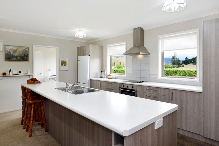 Photo of property in 8 Robertson Mill Place, Rai Valley, 7194