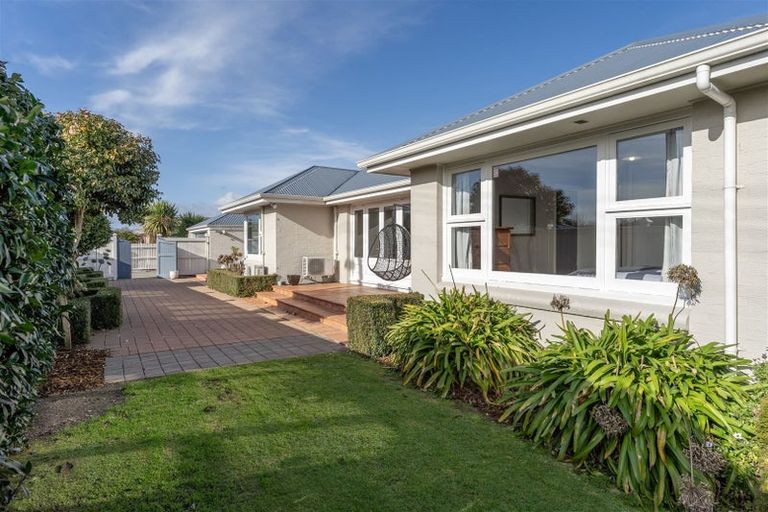 Photo of property in 2 Colwyn Street, Bryndwr, Christchurch, 8053