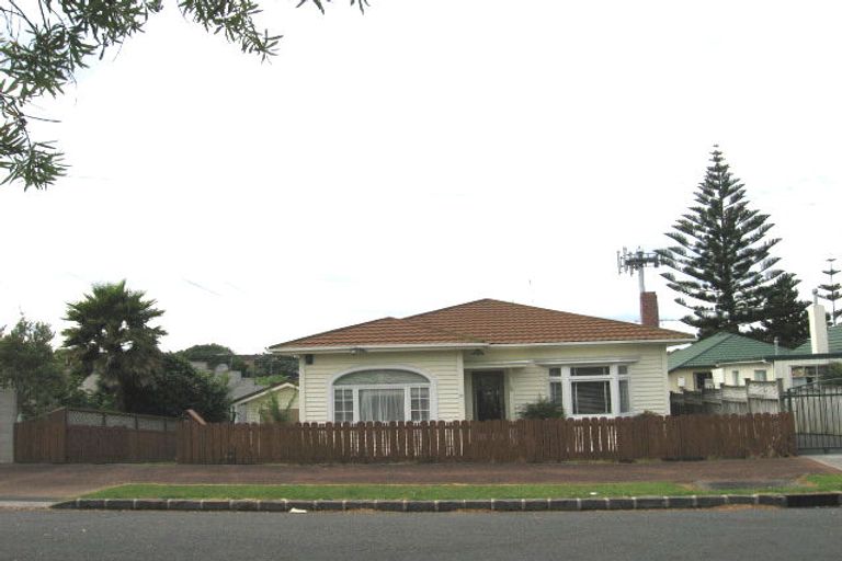 Photo of property in 58 Alberta Street, Point Chevalier, Auckland, 1022