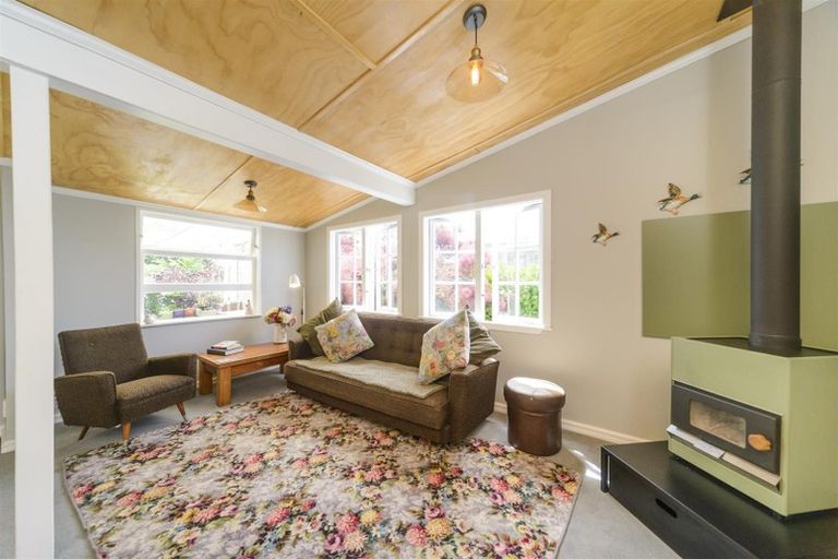 Photo of property in 89 Bridge Street, Bulls, 4818