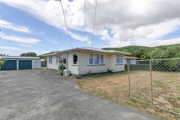 Photo of property in 19 Cardiff Crescent, Cannons Creek, Porirua, 5024