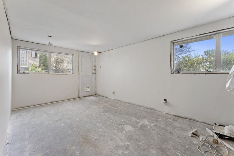 Photo of property in 119 Omata Road, Marfell, New Plymouth, 4310