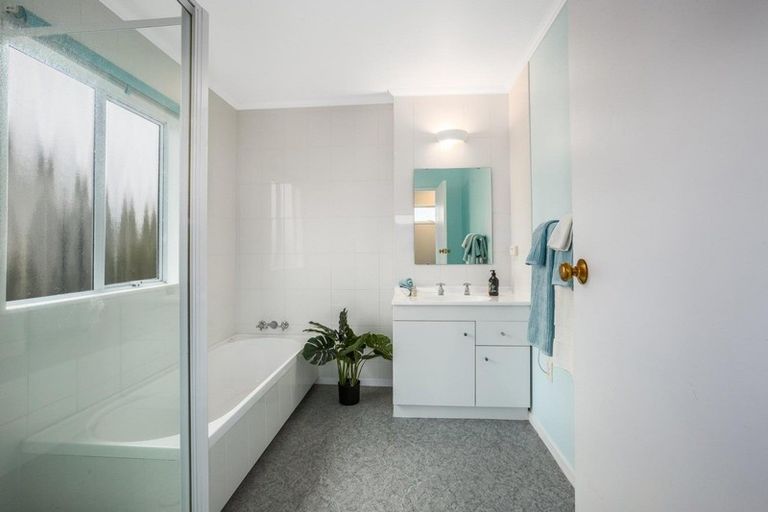 Photo of property in 2 Portage Place, Whitby, Porirua, 5024