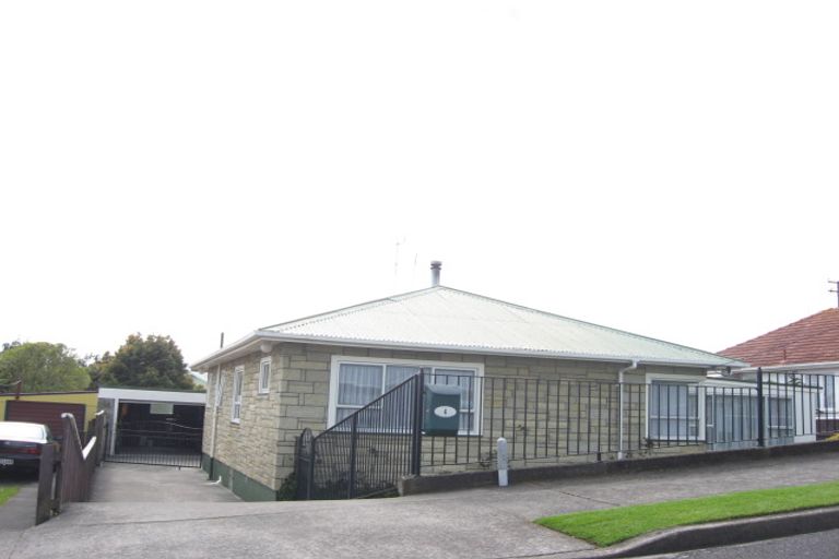 Photo of property in 4 Ranfurly Street, Frankleigh Park, New Plymouth, 4310