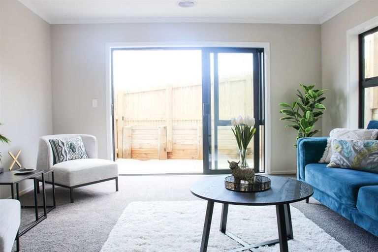 Photo of property in 62 Farnworth Terrace, Glenside, Wellington, 6037