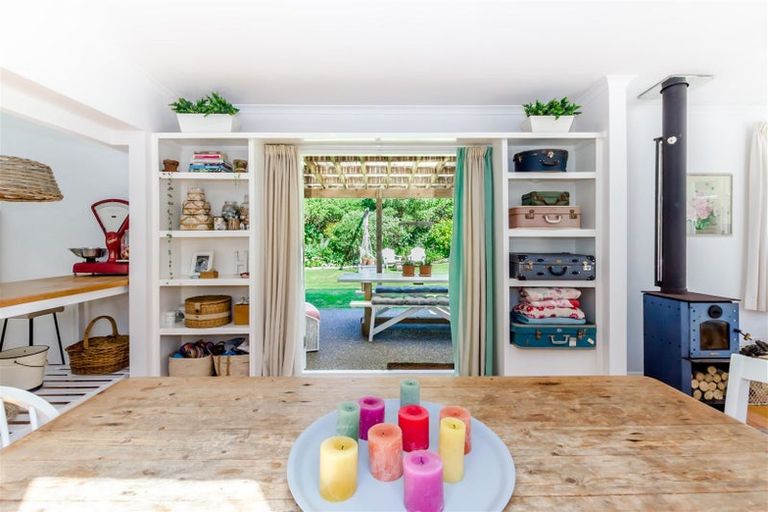 Photo of property in 42 Field Way, Waikanae Beach, Waikanae, 5036