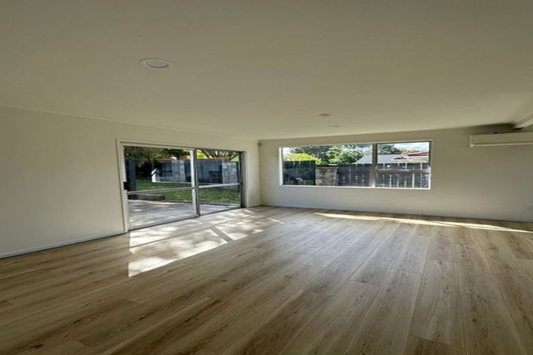 Photo of property in 32 Vandeleur Avenue, Birkdale, Auckland, 0626