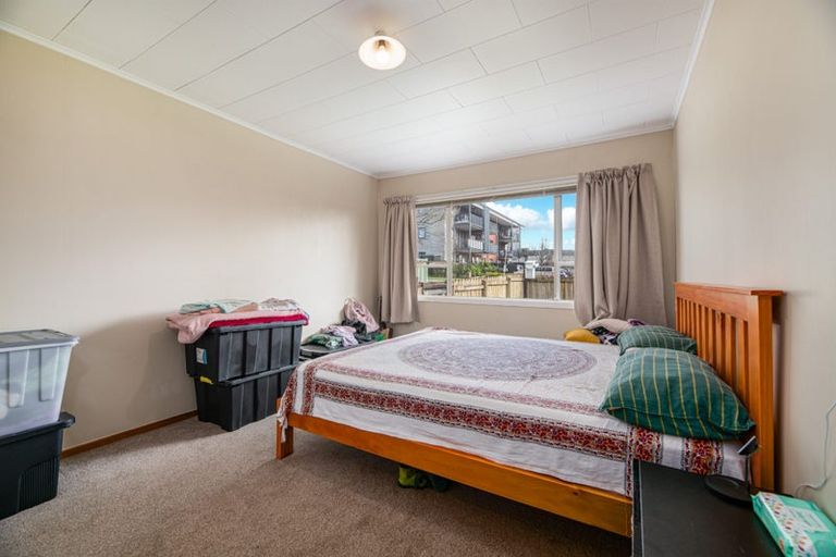 Photo of property in 2/29 Nikau Street, New Lynn, Auckland, 0600