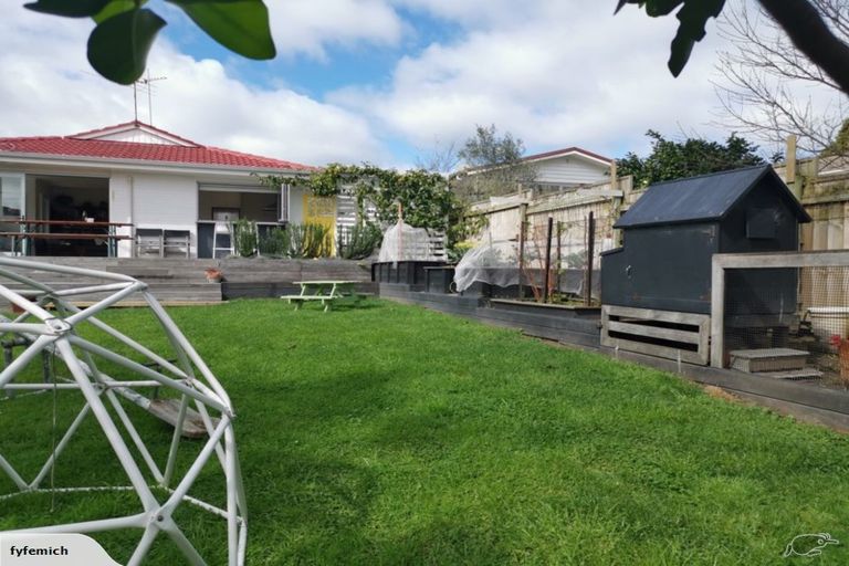 Photo of property in 25b Lidcombe Place, Avondale, Auckland, 1026