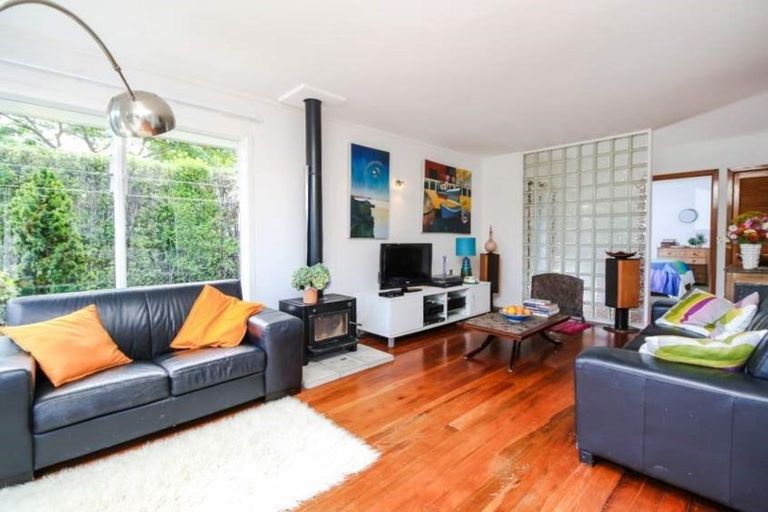 Photo of property in 182 Hutchinson Avenue, New Lynn, Auckland, 0600