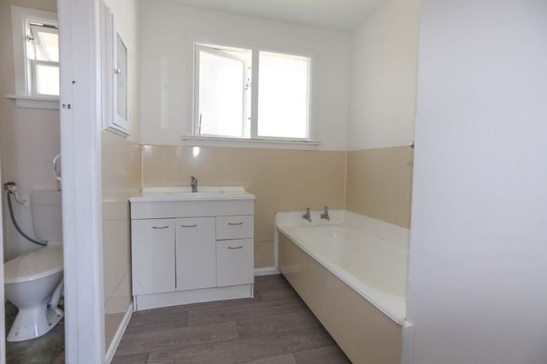 Photo of property in 8 Lochee Road, Upper Riccarton, Christchurch, 8041