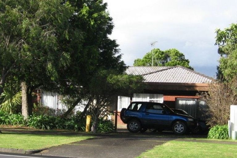 Photo of property in 82 Botany Road, Botany Downs, Auckland, 2010