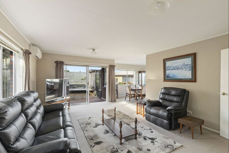 Photo of property in 4/3 Sandel Rise, Merrilands, New Plymouth, 4312