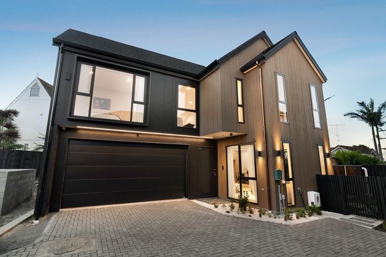 Photo of property in 2 Knights Close, Rothesay Bay, Auckland, 0630