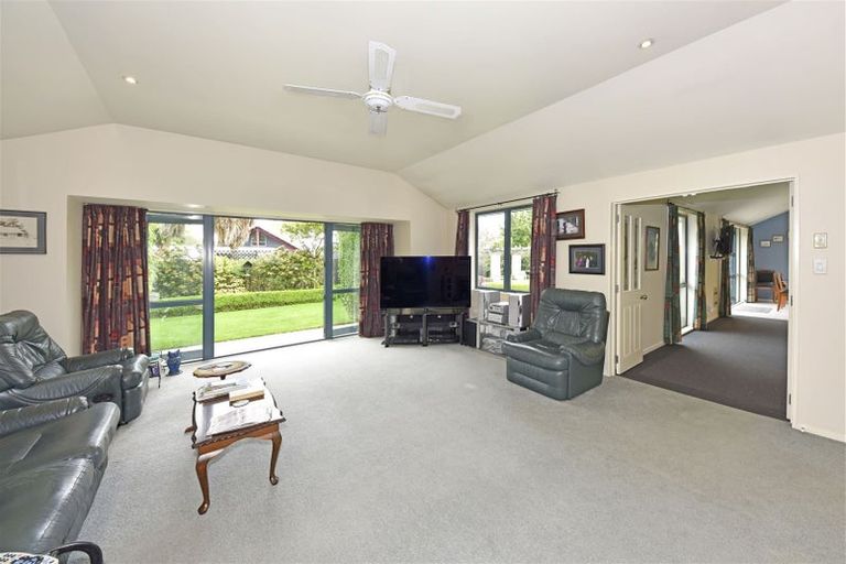 Photo of property in 27 Acorn Close, Waltham, Christchurch, 8023