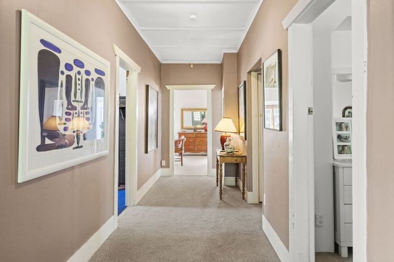 Photo of property in 27 Lower North Terrace, Kelburn, Wellington, 6012