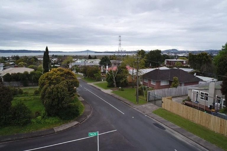 Photo of property in 18a Tiroroa Avenue, Te Atatu South, Auckland, 0610