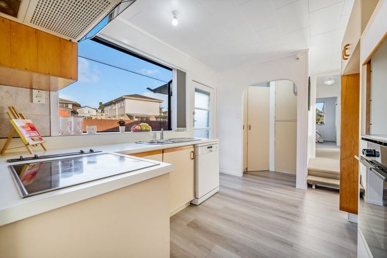 Photo of property in 39 Thornlow Street, Glendene, Auckland, 0602