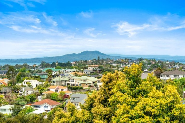 Photo of property in 2/310 Glenvar Road, Torbay, Auckland, 0630