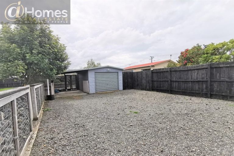 Photo of property in 69 Taikata Road, Te Atatu Peninsula, Auckland, 0610