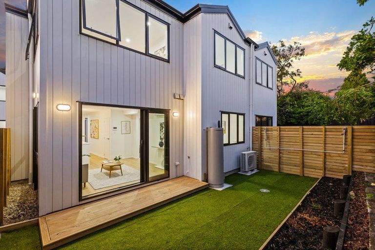 Photo of property in 6/113 Beach Road, Te Atatu Peninsula, 0610