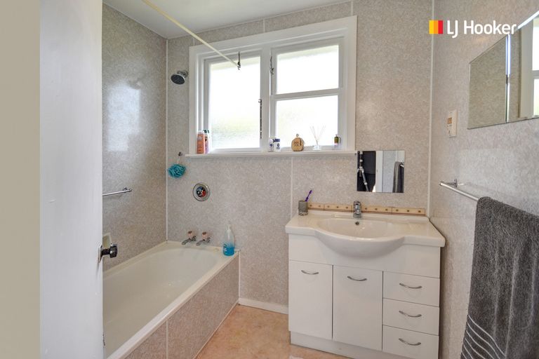 Photo of property in 21 Burgess Street, Green Island, Dunedin, 9018