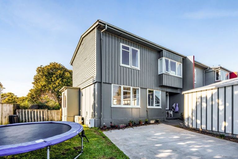 Photo of property in 10 Cook Street, Marfell, New Plymouth, 4310