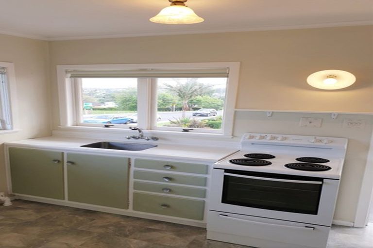 Photo of property in 1 Marsh Avenue, Forrest Hill, Auckland, 0620