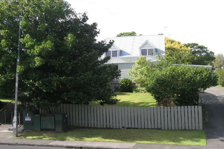Photo of property in 91 Moore Street, Hillcrest, Auckland, 0627