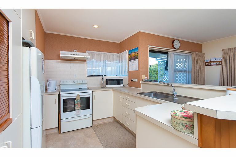 Photo of property in 8a Civic Place, Waiuku, 2123