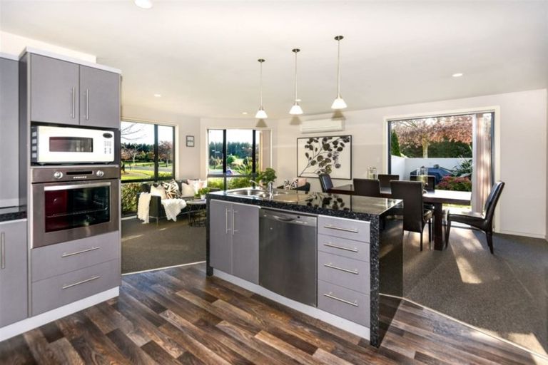 Photo of property in 94 Rothesay Road, Parklands, Christchurch, 8083