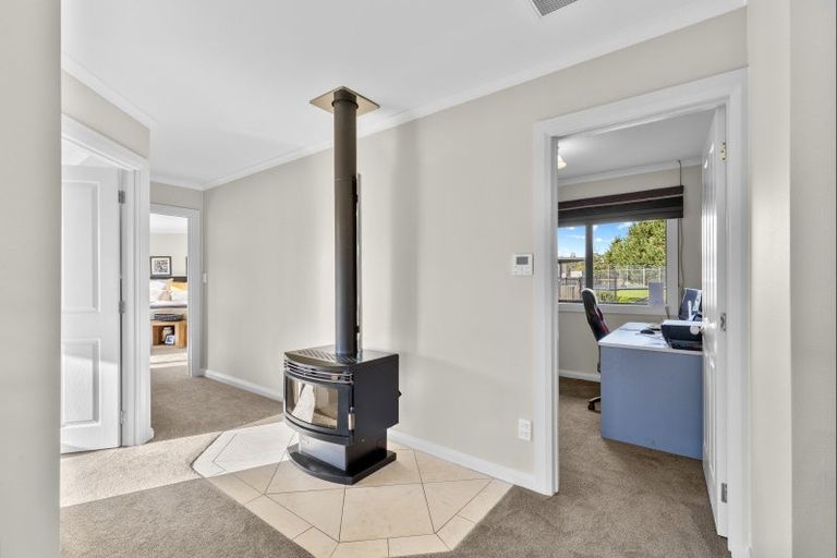 Photo of property in 44 Tutakarae Road, Kelvin Grove, Palmerston North, 4470