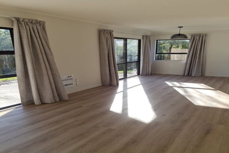 Photo of property in 2/37 Alexander Avenue, Torbay, Auckland, 0630