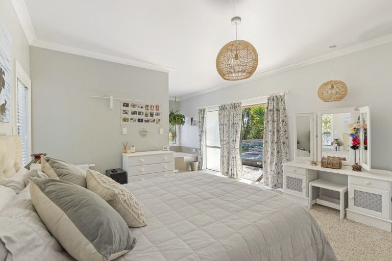 Photo of property in 128 Wairau Road, Oakura, 4314