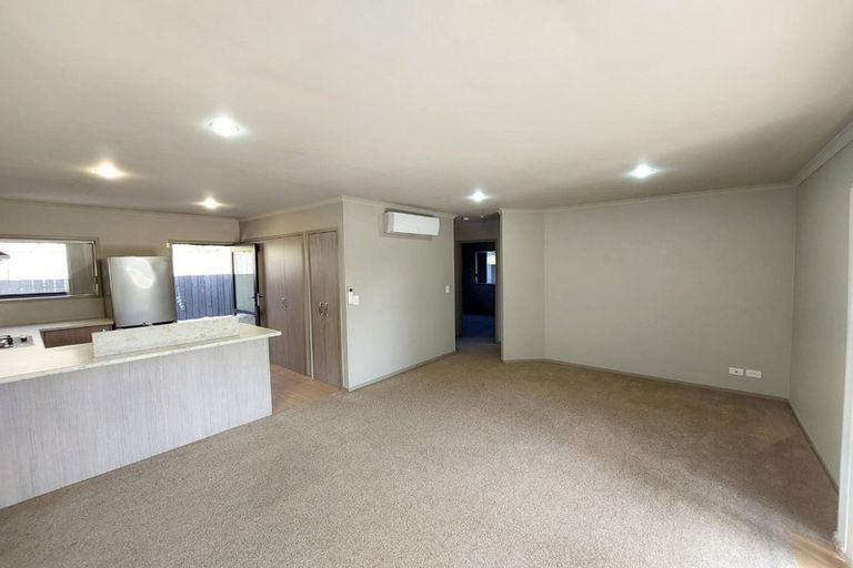 Photo of property in 5 Alwyn Avenue, Te Atatu South, Auckland, 0610