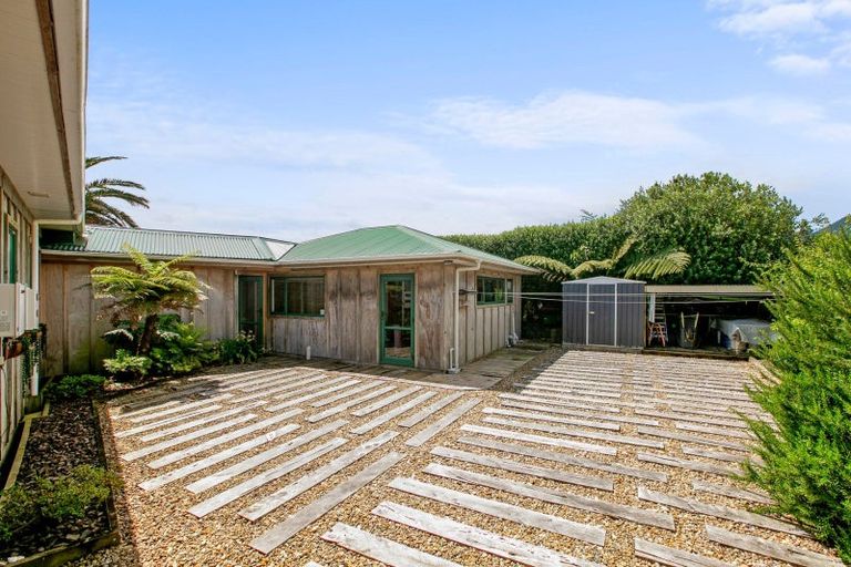 Photo of property in 128 Wairau Road, Oakura, 4314