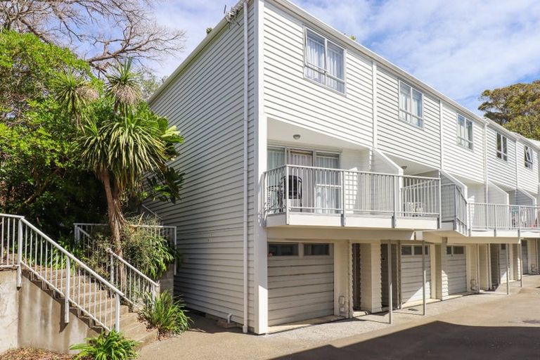 Photo of property in 3um Papawai Terrace, Mount Cook, Wellington, 6021