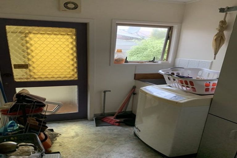 Photo of property in 41 Colchester Crescent, Newlands, Wellington, 6037