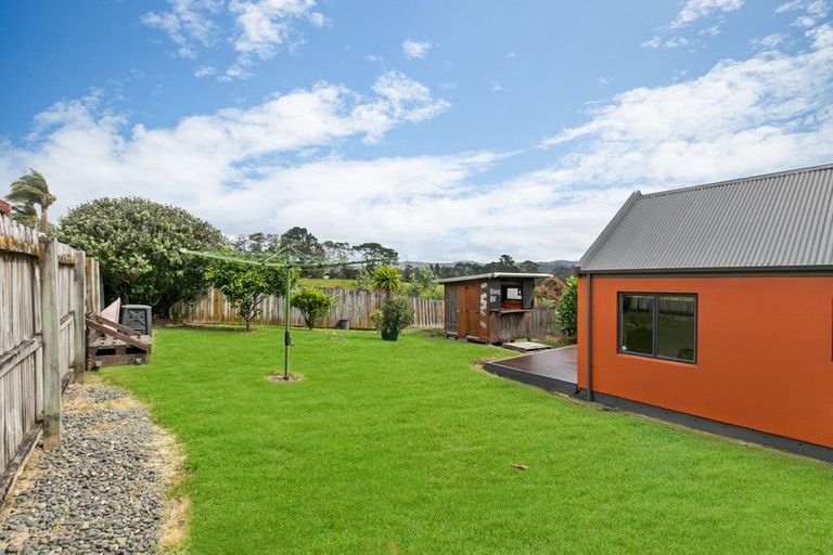 Photo of property in 16 View Ridge Drive, Ranui, Auckland, 0612
