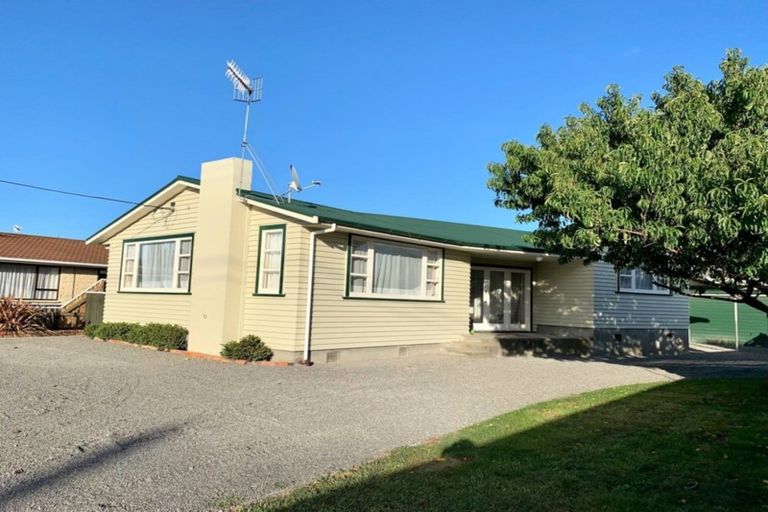 Photo of property in 127 Weraroa Road, Levin, 5510