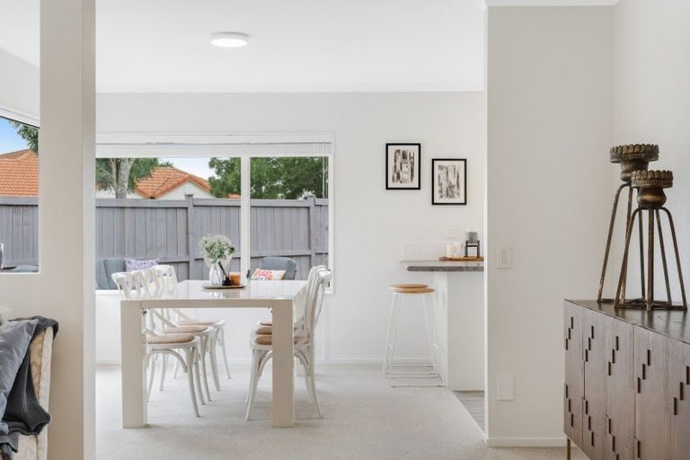 Photo of property in 19 Montecito Place, Golflands, Auckland, 2013