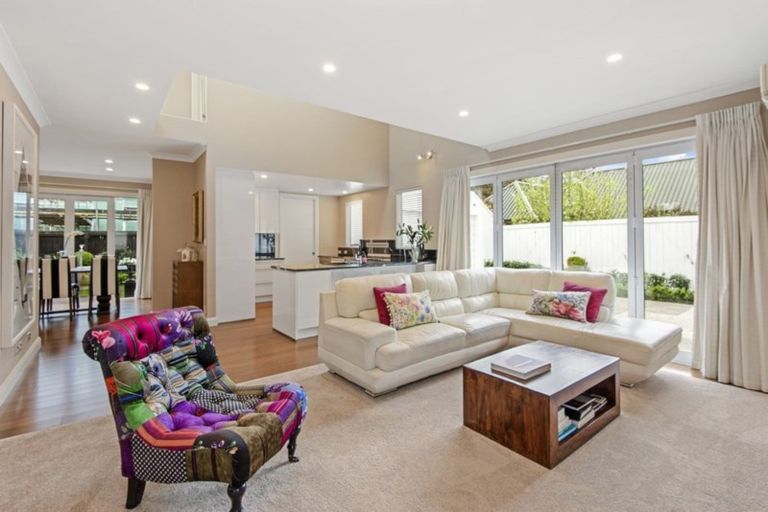 Photo of property in 111a Saint Andrews Square, Strowan, Christchurch, 8052