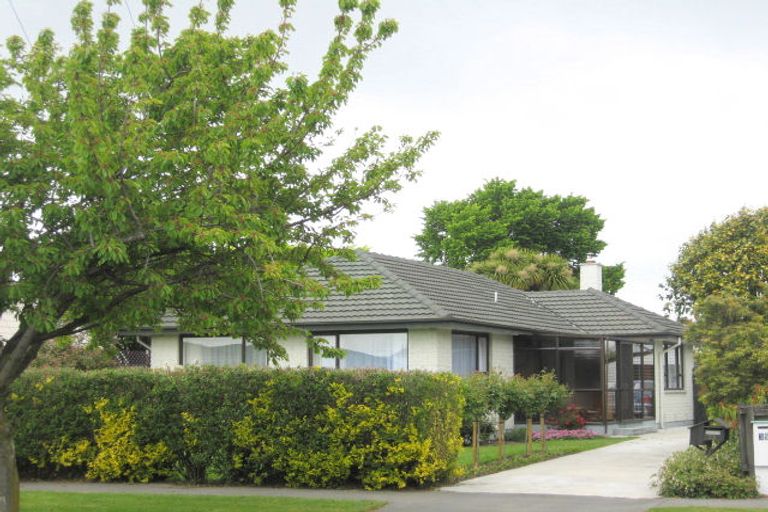 Photo of property in 33 Liverton Crescent, Bishopdale, Christchurch, 8053