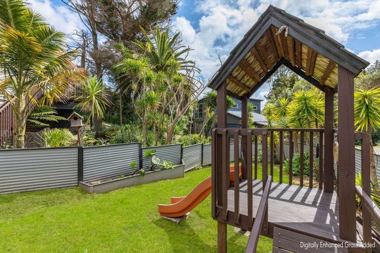 Photo of property in 58h Sunnyside Road, Sunnyvale, Auckland, 0612