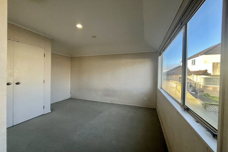 Photo of property in 2 Birchlea Rise, Goodwood Heights, Auckland, 2105
