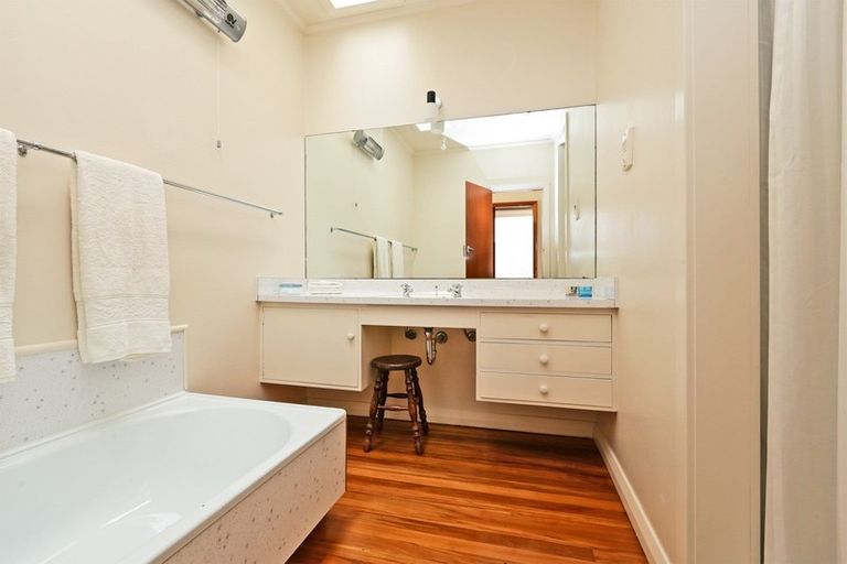 Photo of property in 10 North Terrace, Westshore, Napier, 4110