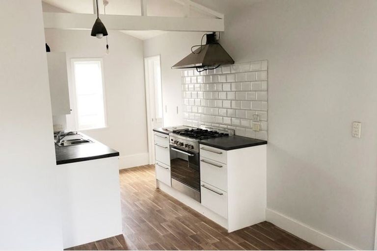 Photo of property in 94 Olliviers Road, Phillipstown, Christchurch, 8011